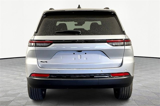 New 2025 Jeep Grand Cherokee Altitude image 5