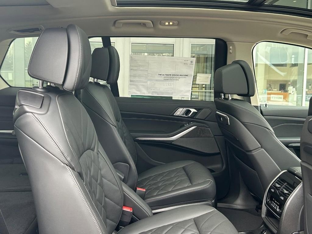 New 2025 BMW X7 xDrive40i image 5
