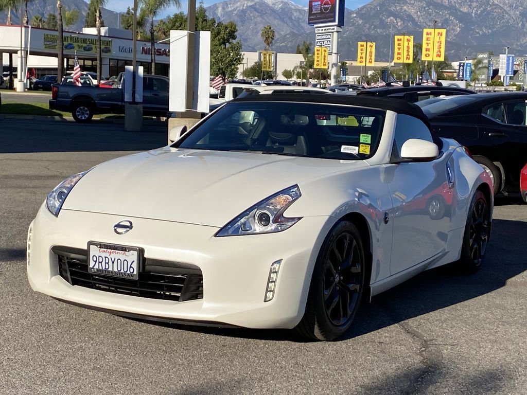 Used 2016 Nissan 370Z Touring image 8
