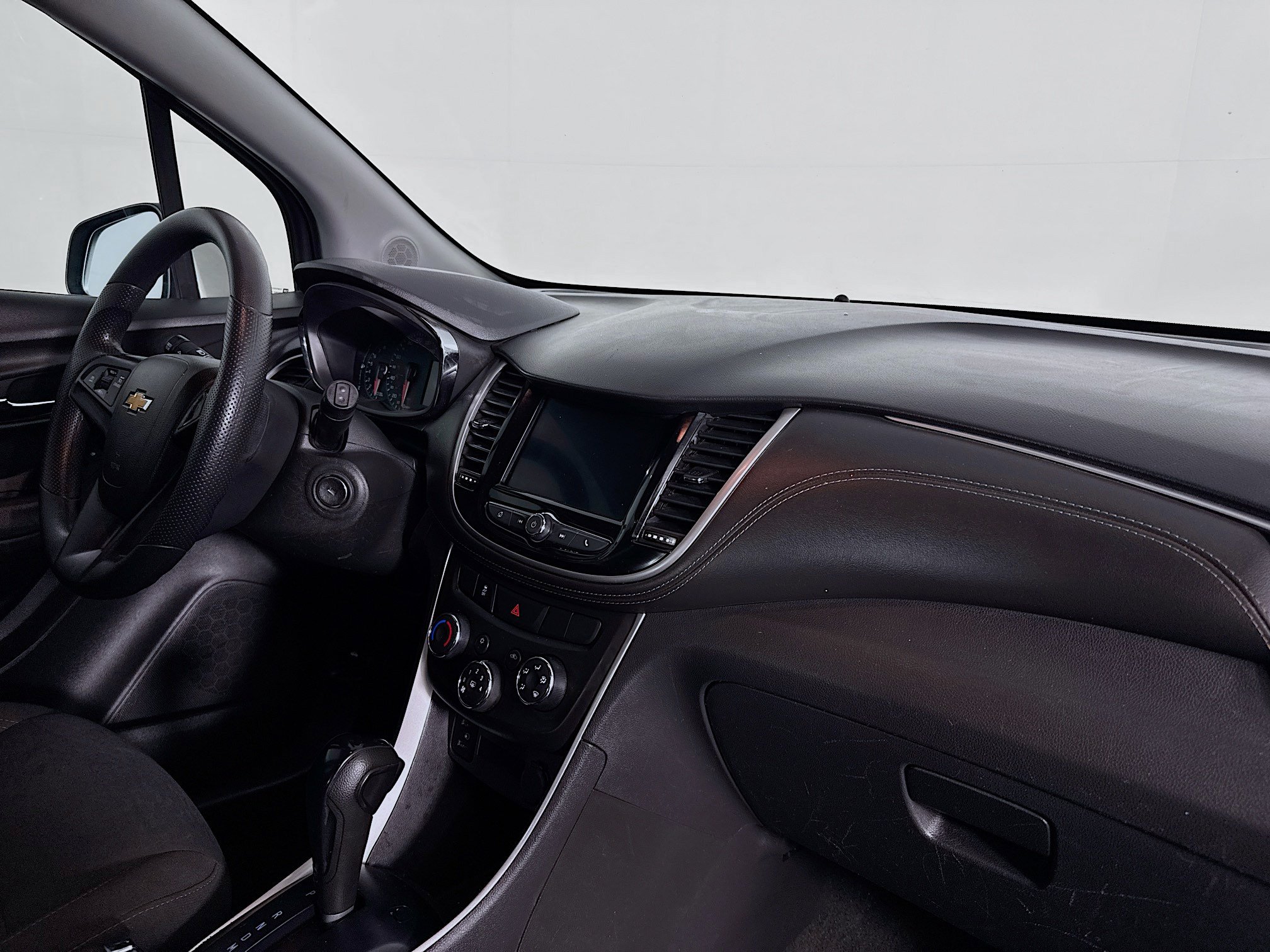 Used 2022 Chevrolet Trax LS w/ Tint and Cruise Package FWD image 28