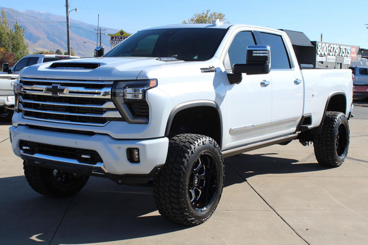 Used 2026 Chevrolet Silverado 3500 High Country w/ High Country Premium Package AWD/4WD image 4