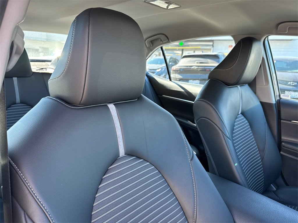 Used 2023 Toyota Camry SE image 15