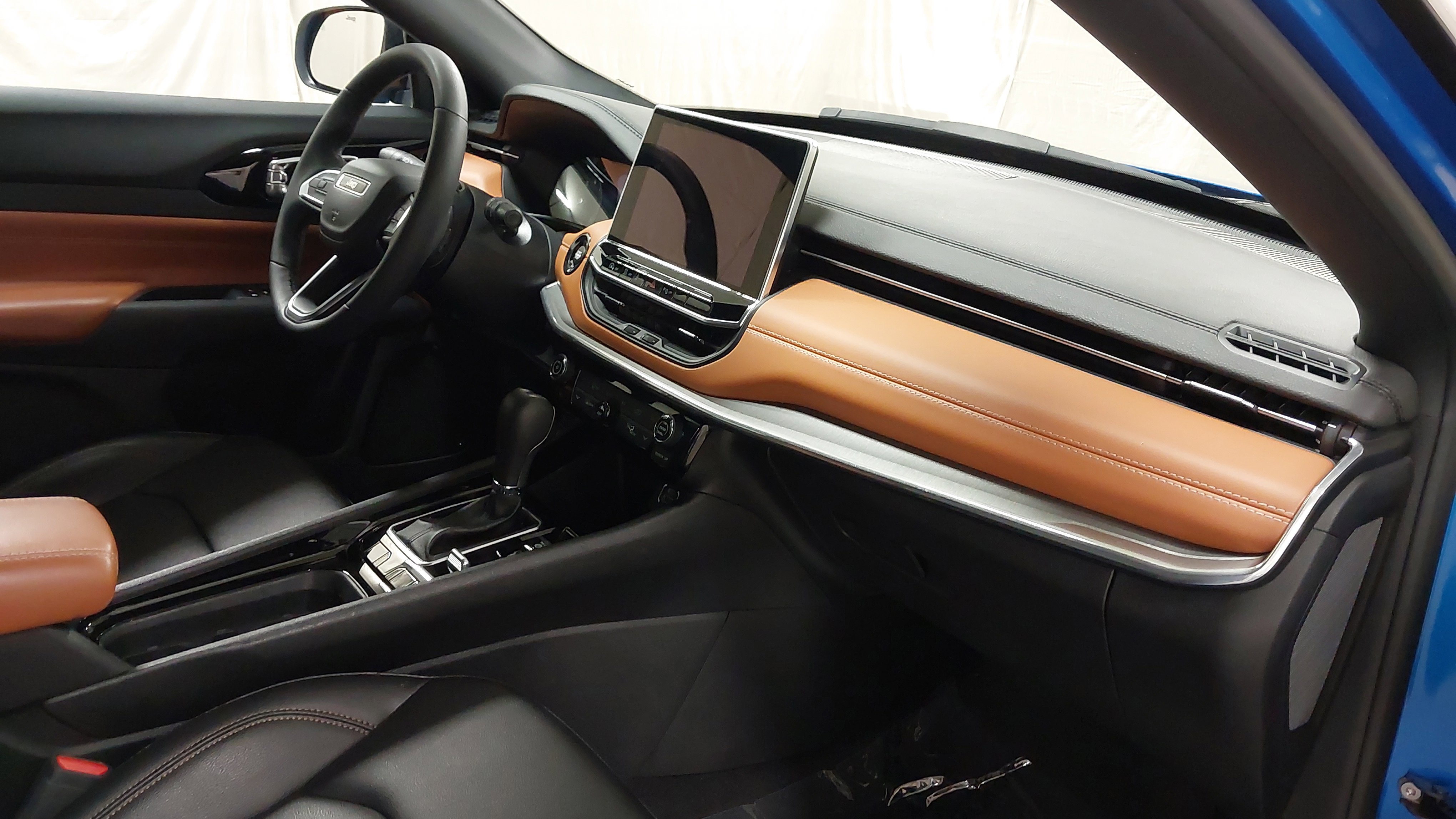 Used 2024 Jeep Compass Limited image 29