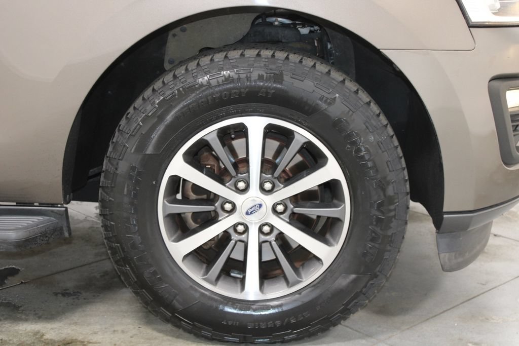 Used 2019 Ford Expedition XLT w/ Equipment Group 201A AWD/4WD image 13