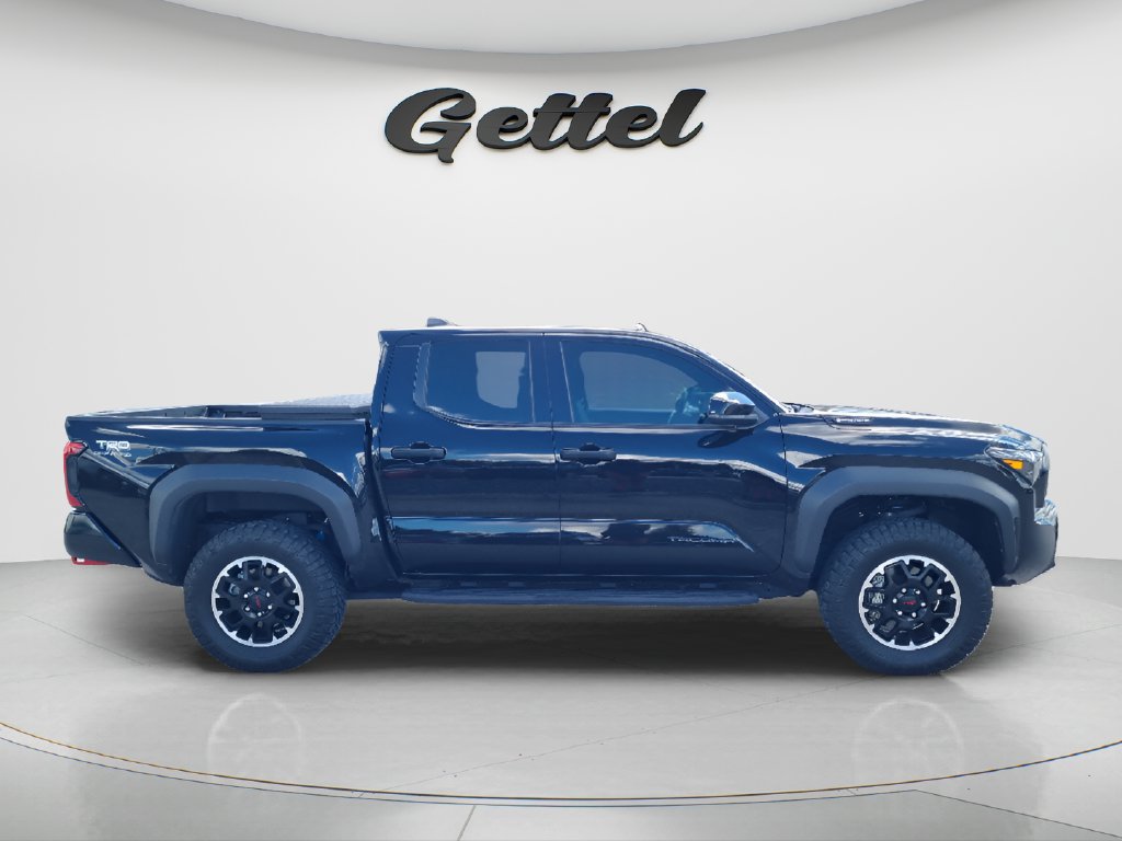 Used 2025 Toyota Tacoma TRD Off-Road AWD/4WD image 3