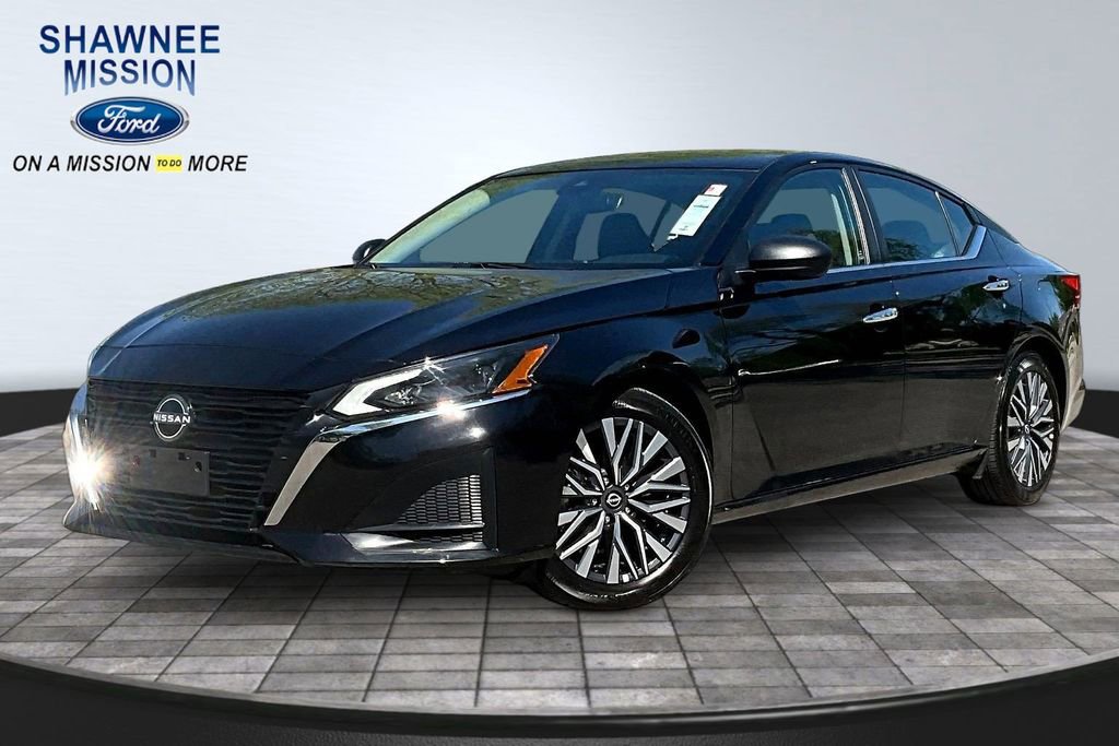 Used 2025 Nissan Altima 2.5 SV FWD image 1