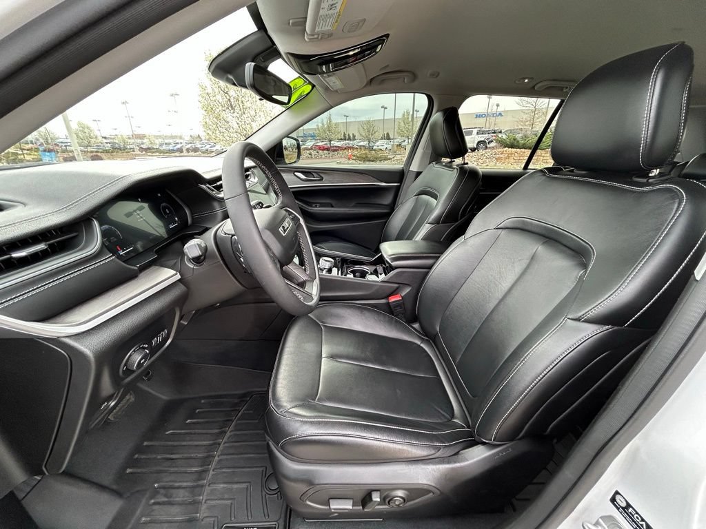 Used 2023 Jeep Grand Cherokee Limited AWD/4WD image 12