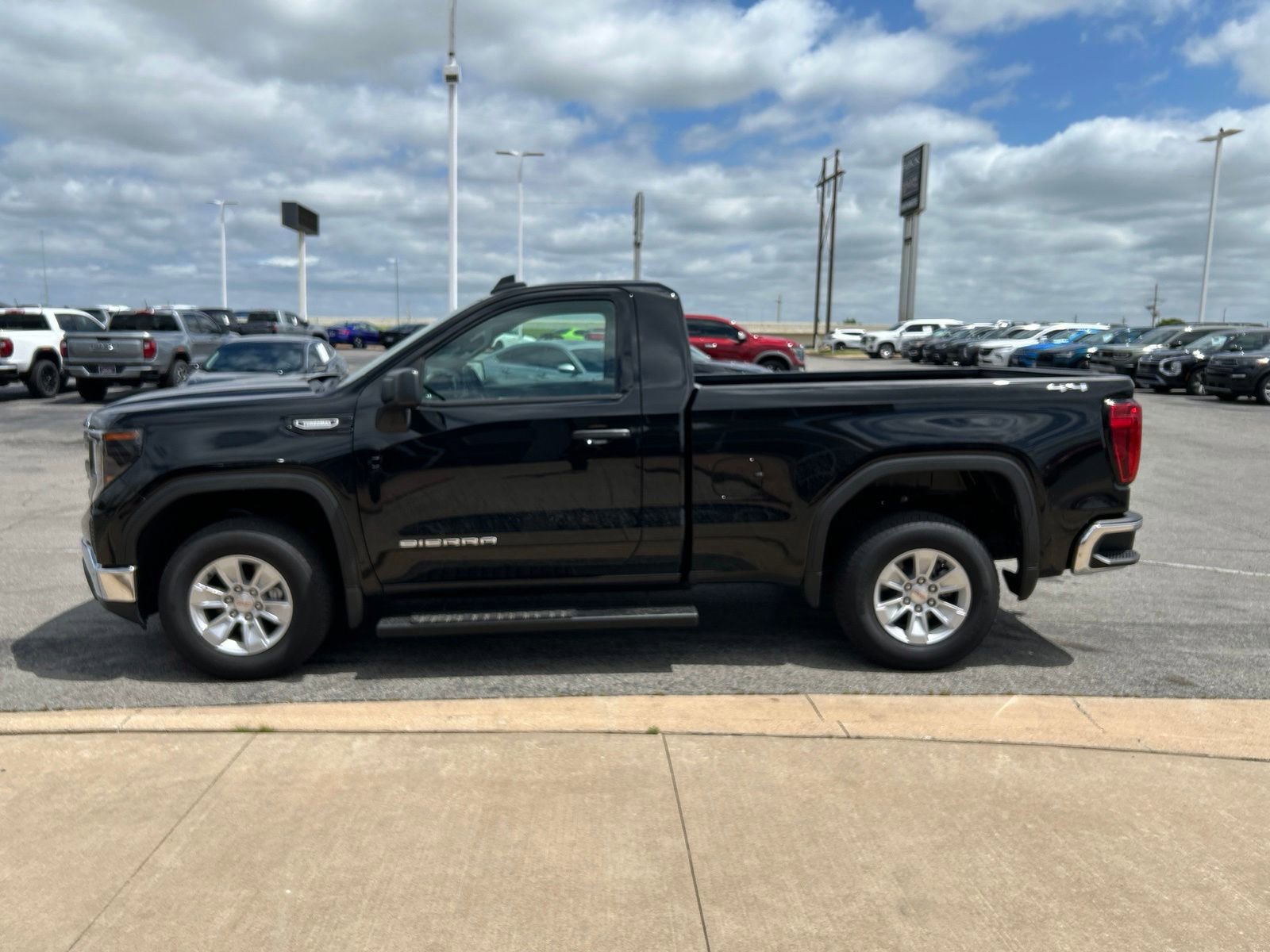 Used 2025 GMC Sierra 1500 Pro w/ Pro Value Package AWD/4WD image 8