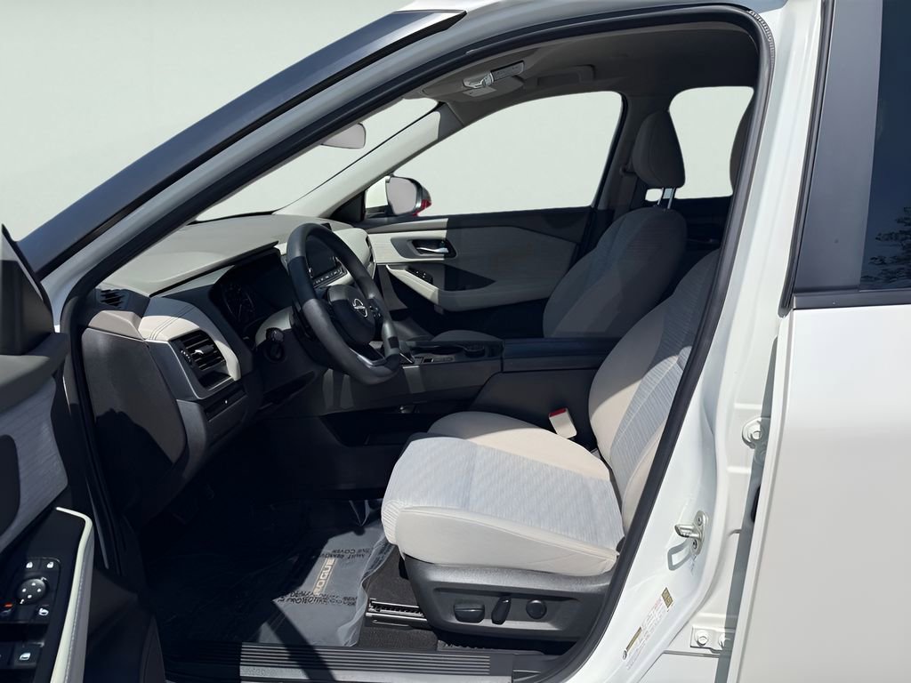 Used 2023 Nissan Rogue SV AWD/4WD image 19