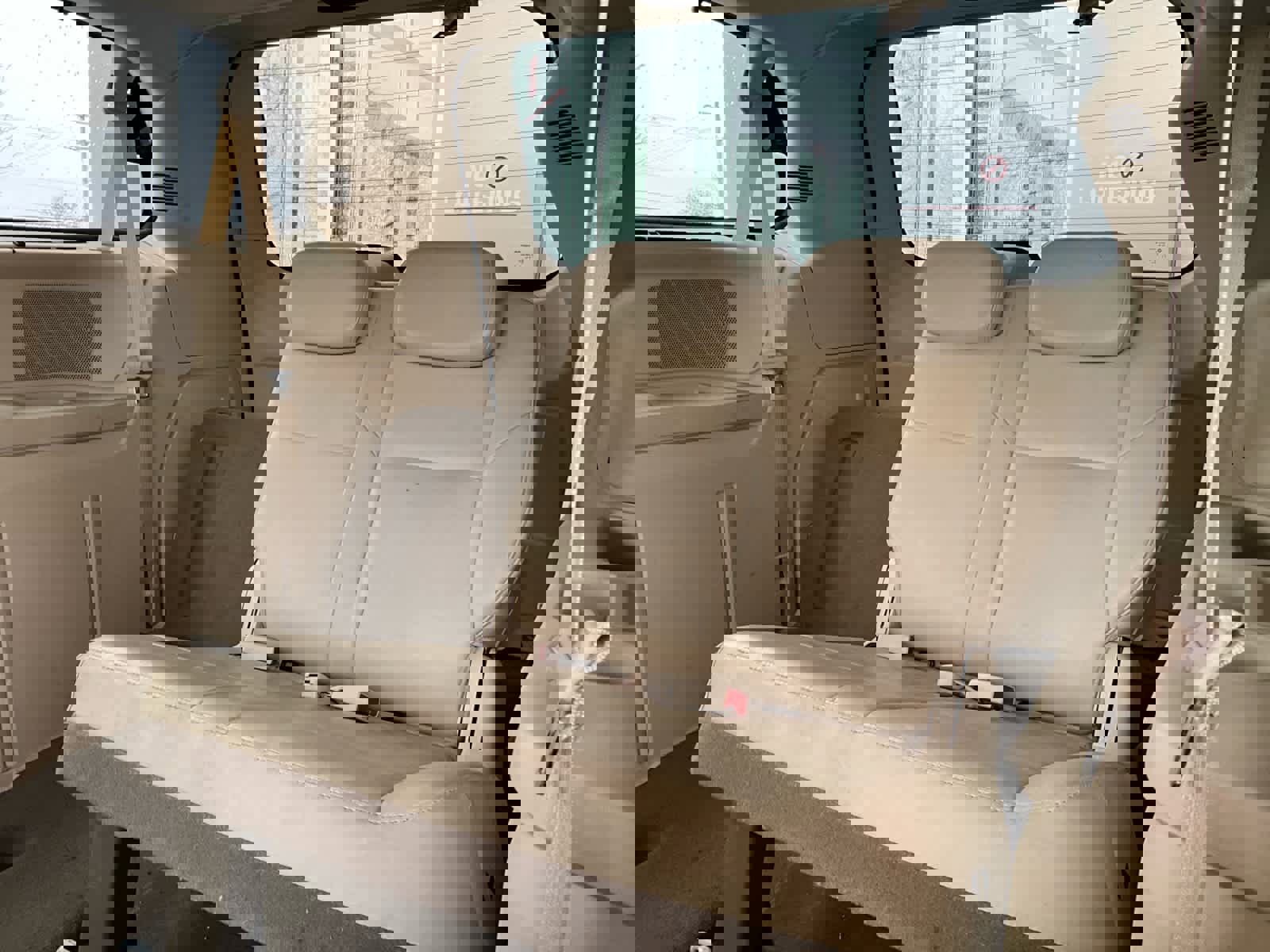 Used 2009 Chrysler Town & Country Limited w/ Entertainment Group #3 image 17