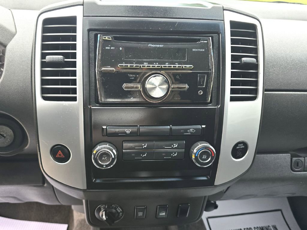 Used 2010 Nissan Frontier SE w/ SE Value Truck Pkg AWD/4WD image 18