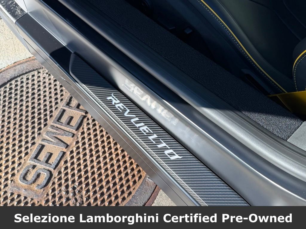 Used 2025 Lamborghini Revuelto image 28