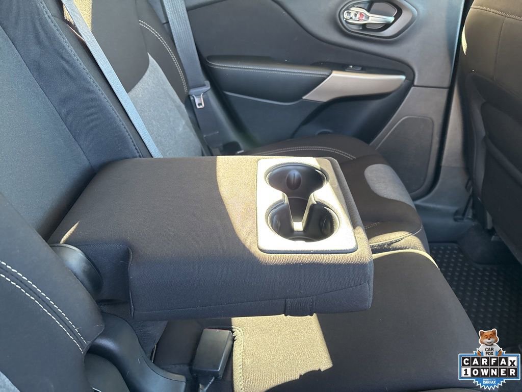 Used 2018 Jeep Cherokee Latitude w/ Altitude Package image 43