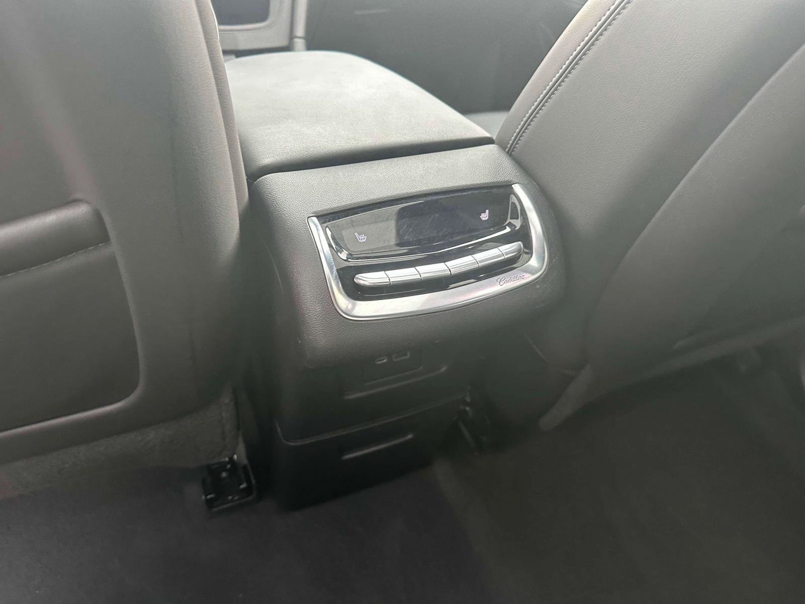 Used 2022 Cadillac XT6 Premium Luxury w/ Technology Package image 11