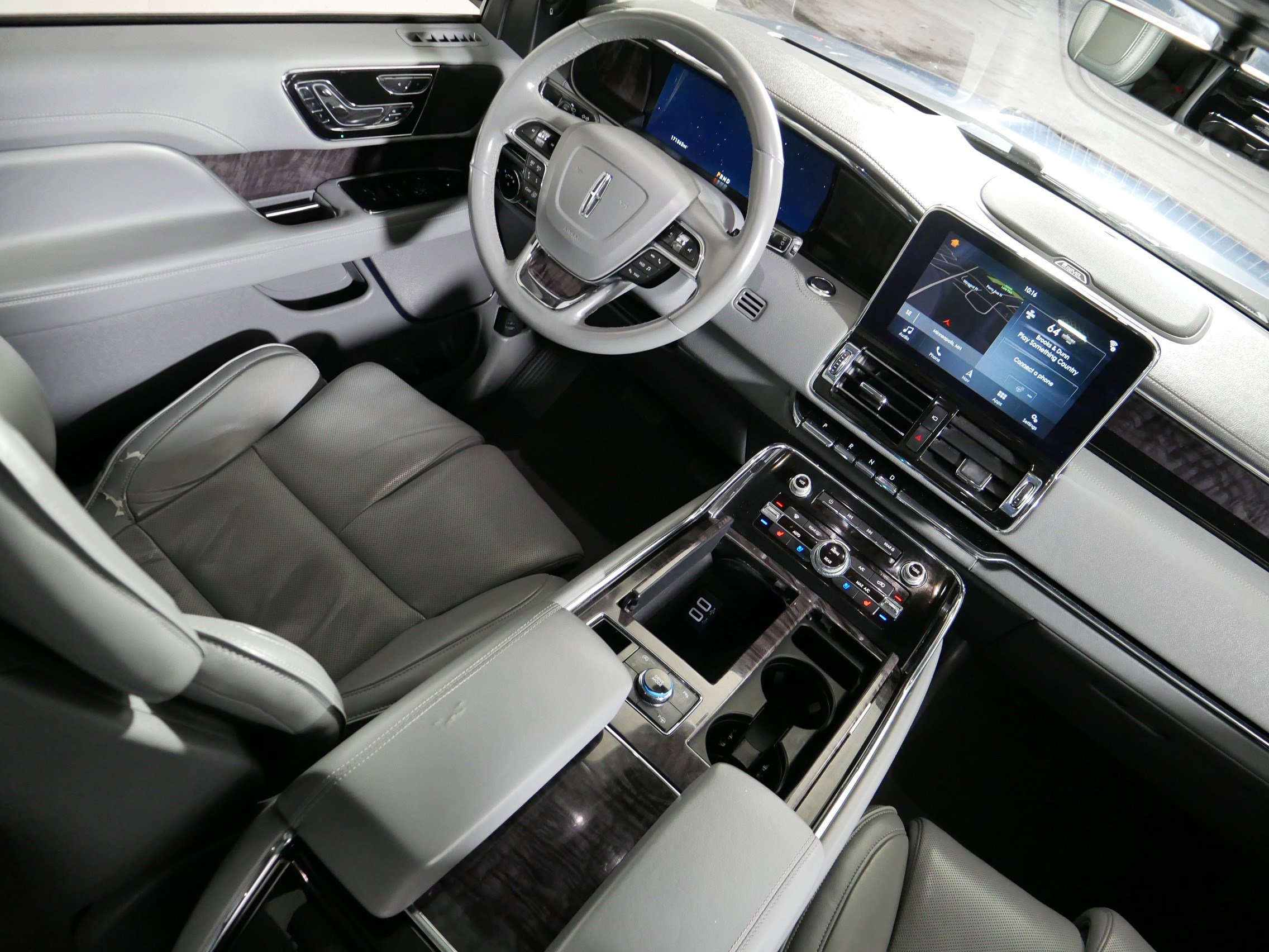 Used 2018 Lincoln Navigator Reserve w/ Technology Package AWD/4WD image 9