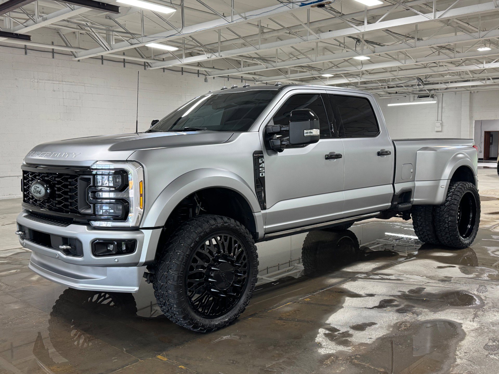 Used 2024 Ford F450 Platinum w/ Camper Package image 2