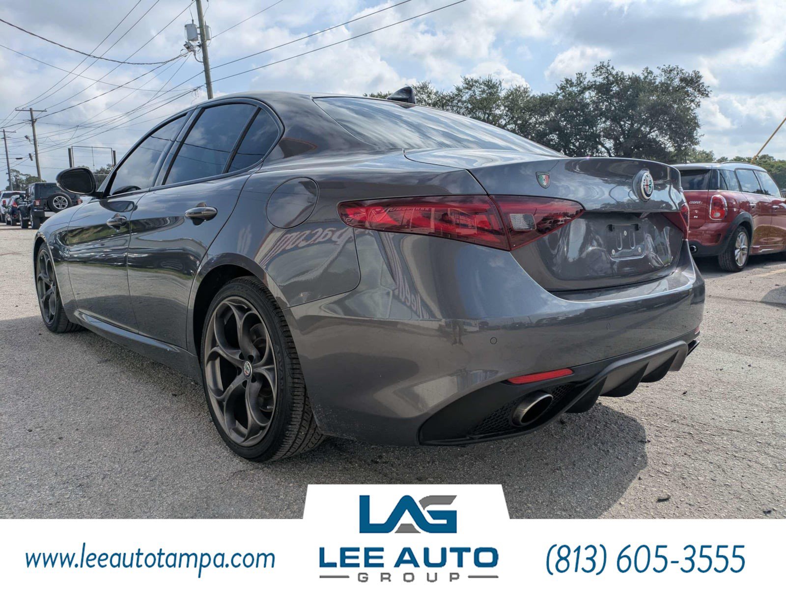 Used 2017 Alfa Romeo Giulia Ti w/ TI 19" Sport Package RWD image 5