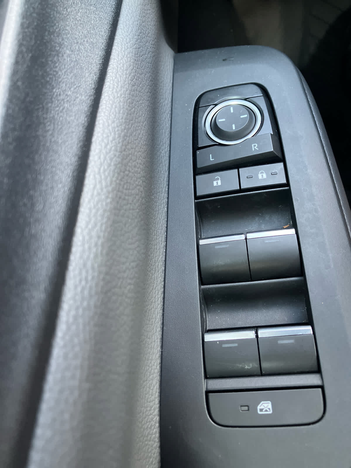 Certified 2026 Toyota Prius XLE FWD image 14
