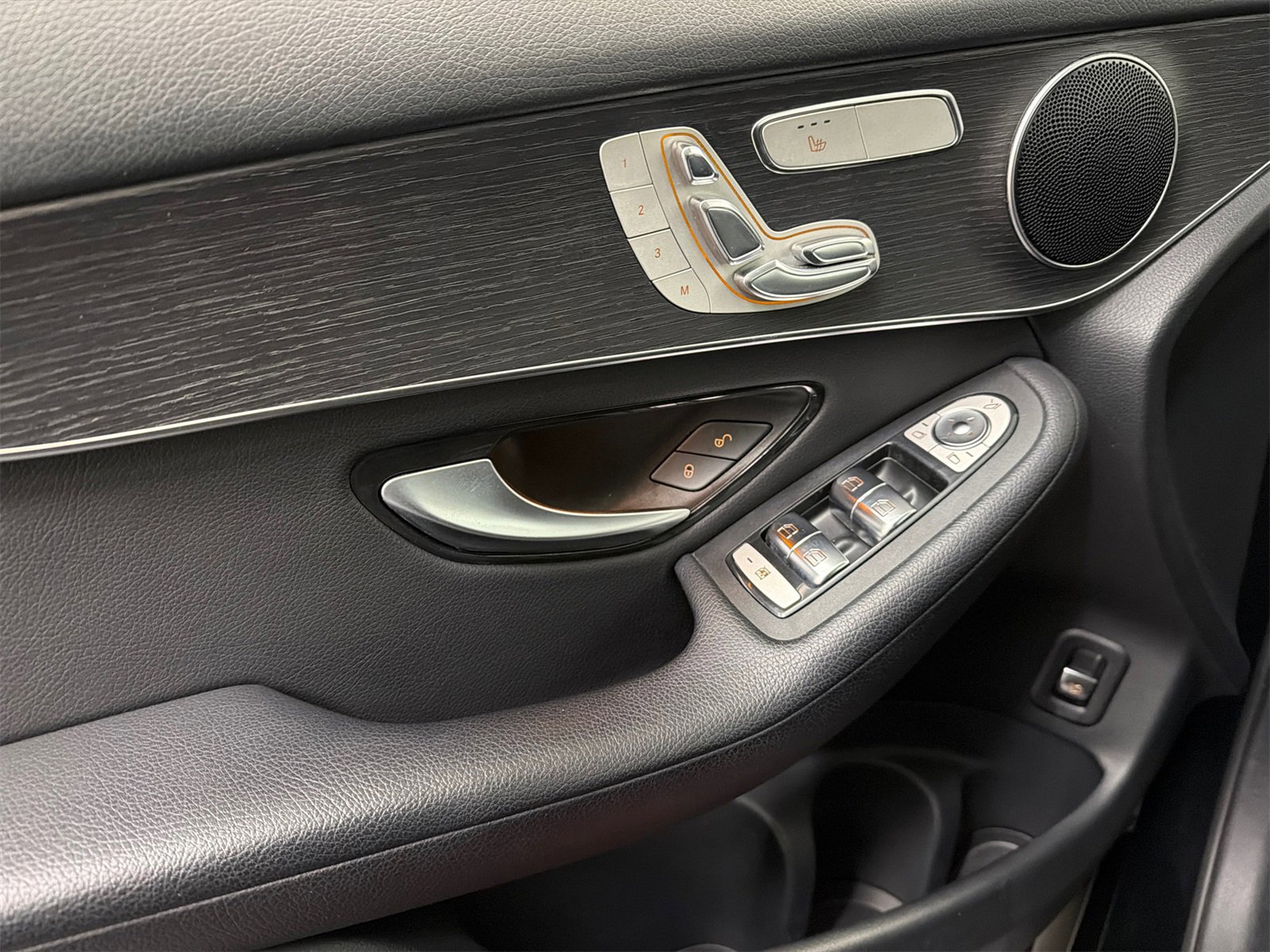 Used 2021 Mercedes-Benz GLC 300 4MATIC image 33