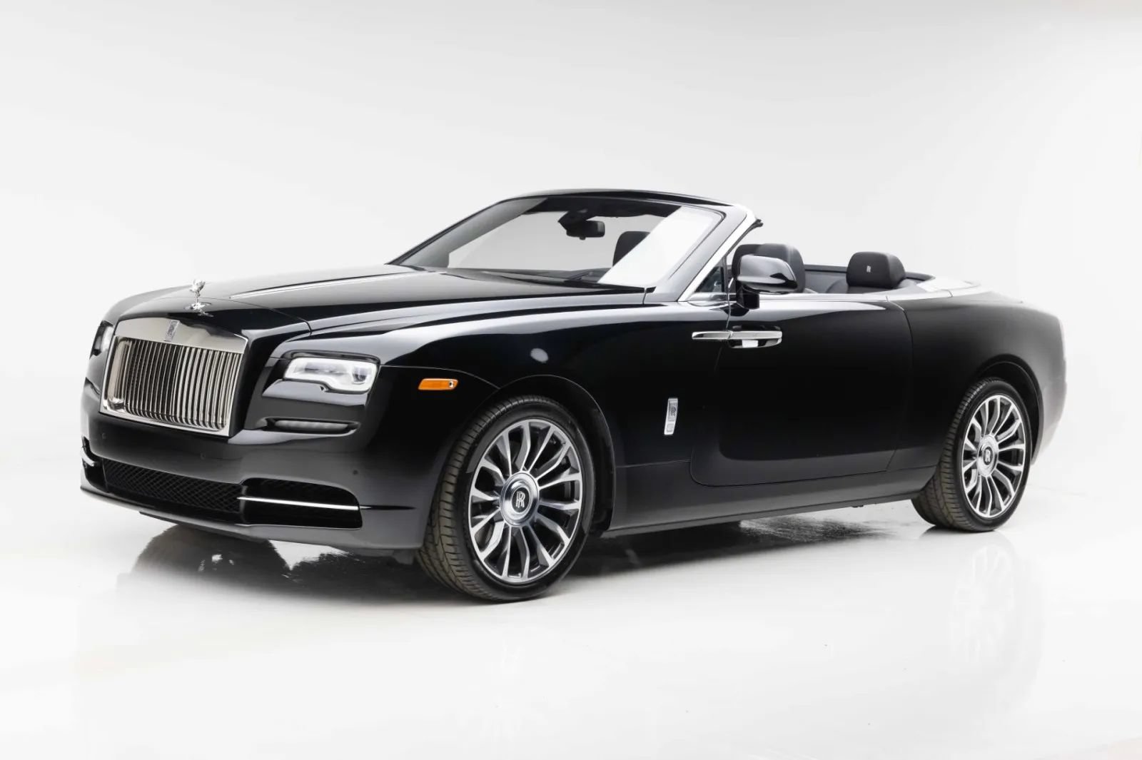Used 2019 Rolls-Royce Dawn RWD image 9