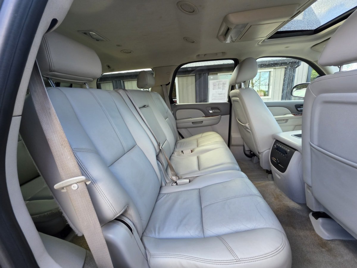 Used 2010 GMC Yukon SLT w/ SLT-2 Equipment Package AWD/4WD image 16