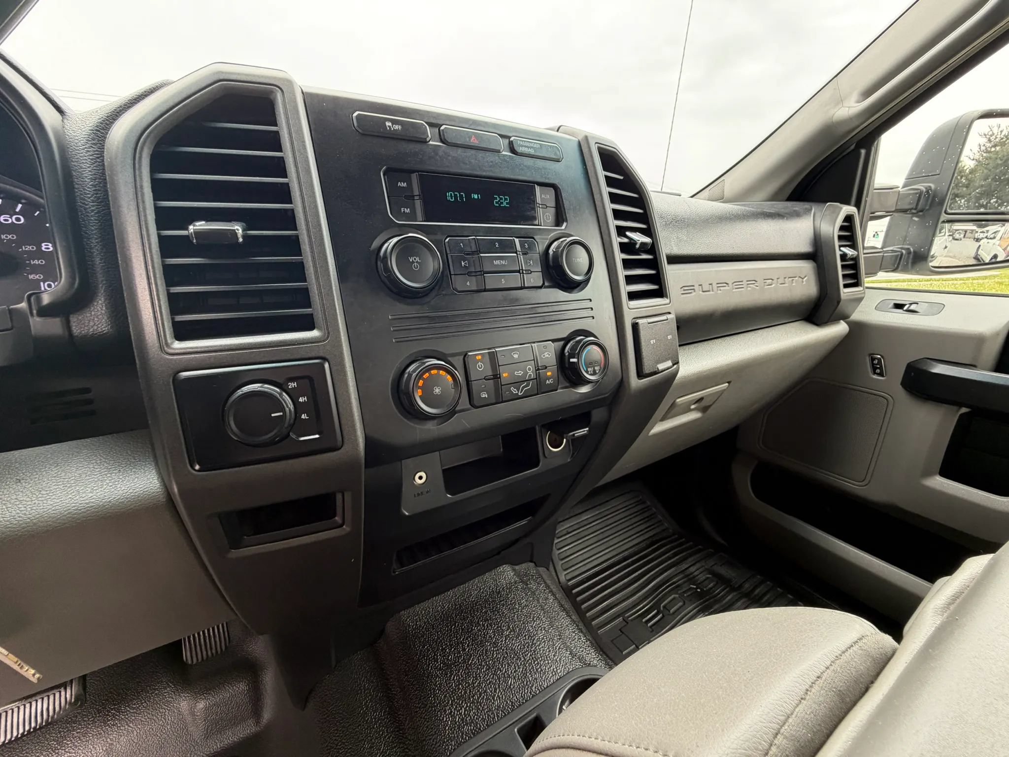 Used 2019 Ford F250 XL w/ Power Equipment Group AWD/4WD image 30