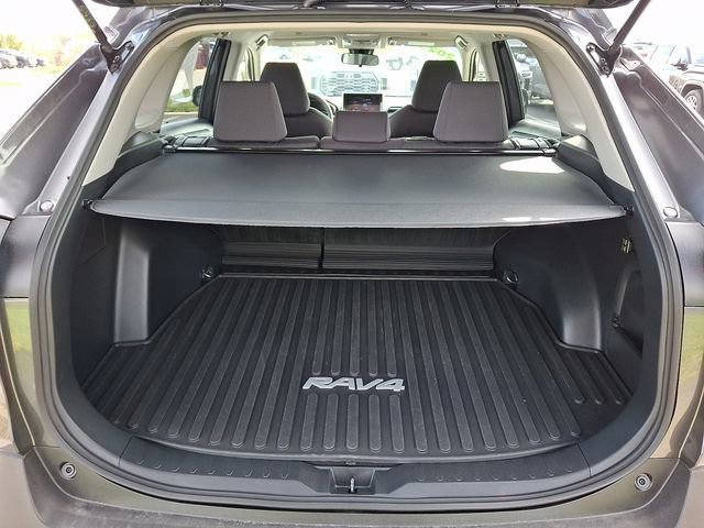 Used 2025 Toyota RAV4 XLE image 28