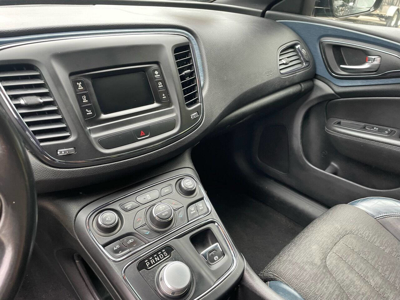 Used 2015 Chrysler 200 S w/ Comfort Group image 16