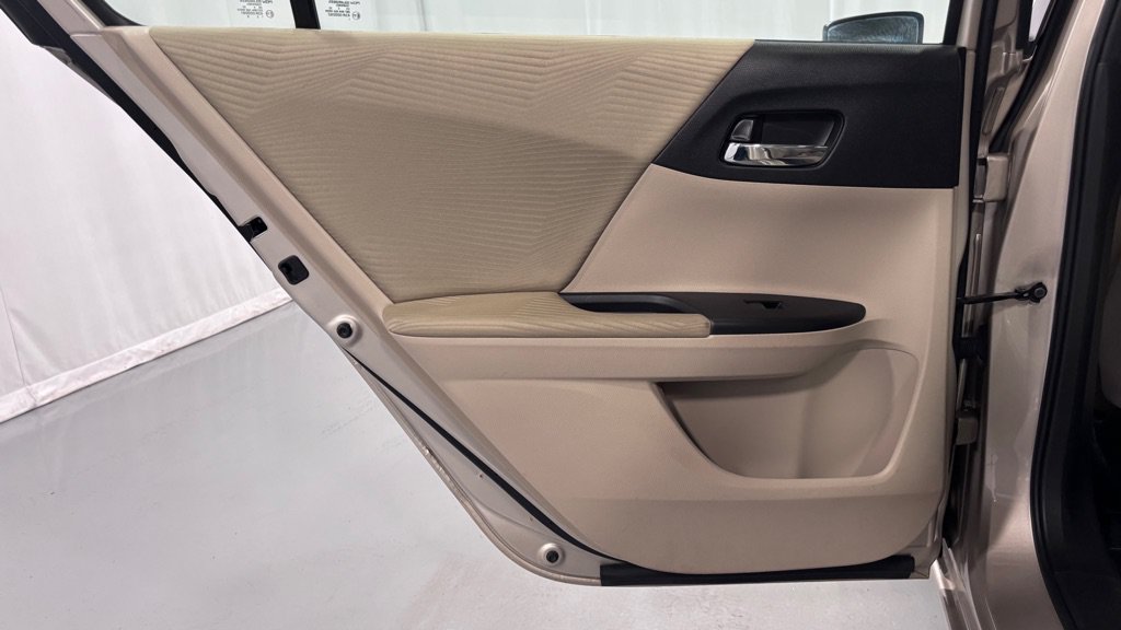 Used 2015 Honda Accord LX image 29