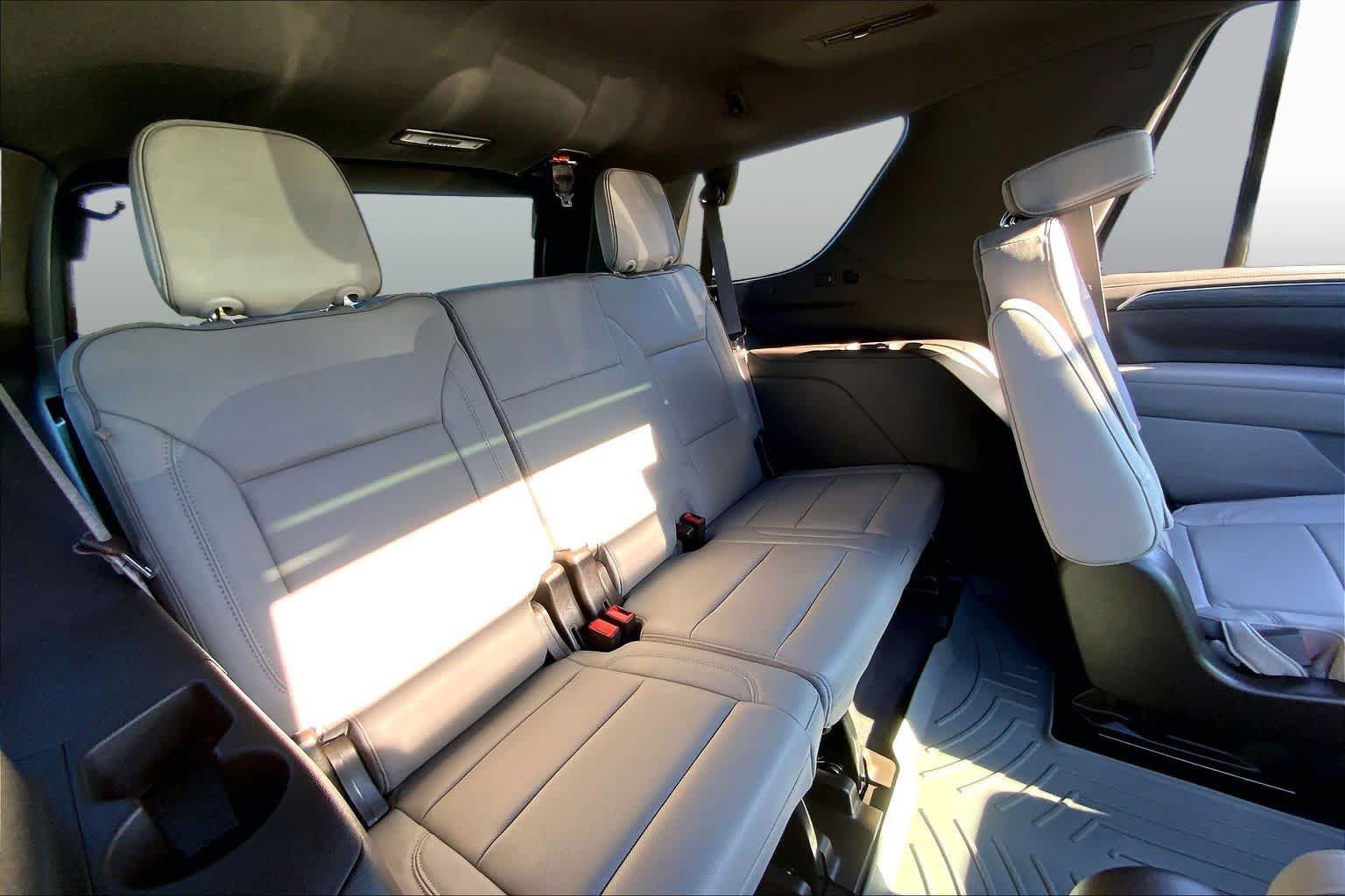 Used 2023 GMC Yukon SLT w/ SLT Premium Package AWD/4WD image 16