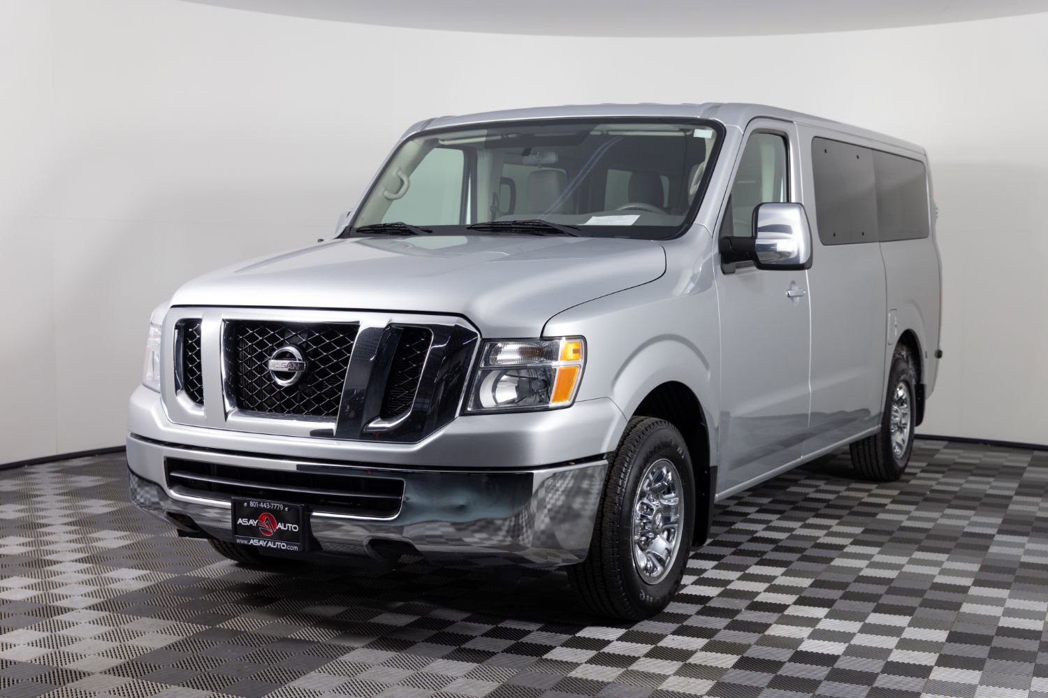 Used 2019 Nissan NV 3500 SV w/ Navigation Package RWD image 2
