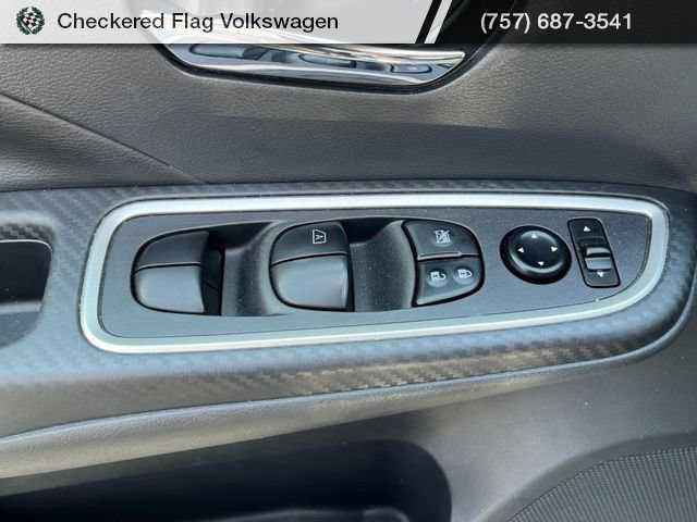 Used 2024 Nissan Versa SR FWD image 15