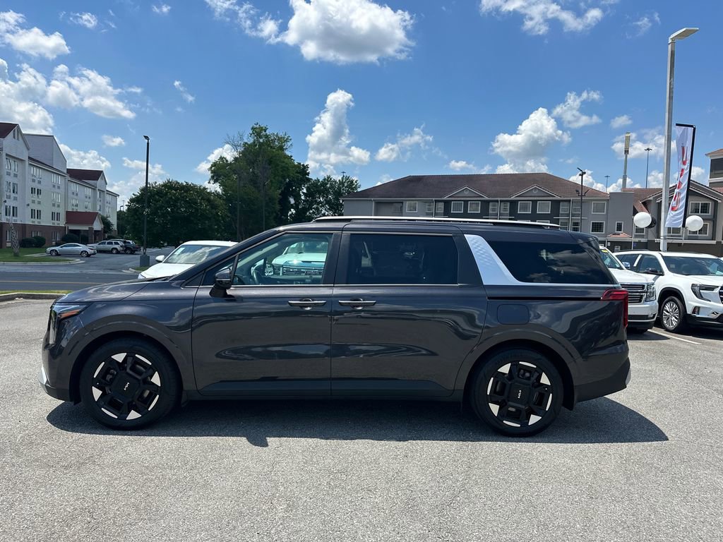 Certified 2025 Kia Carnival EX FWD image 4
