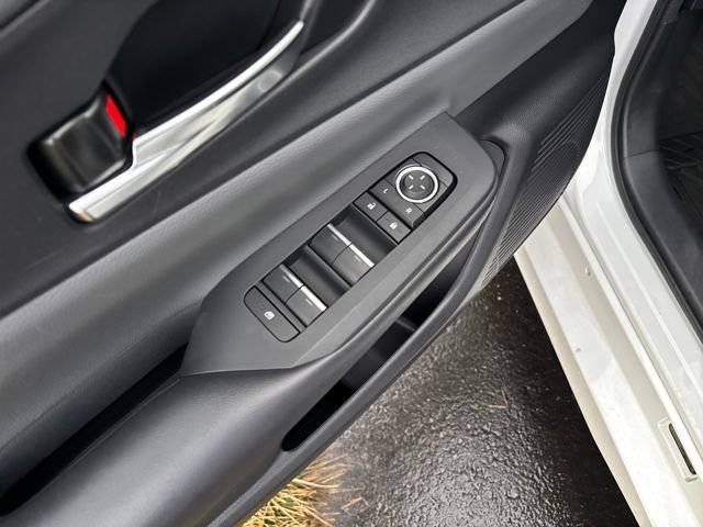 Used 2023 Toyota Prius XLE image 11