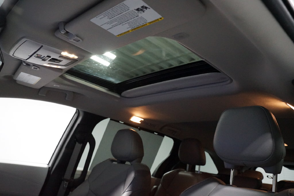 Certified 2025 Toyota Sienna XLE FWD image 35