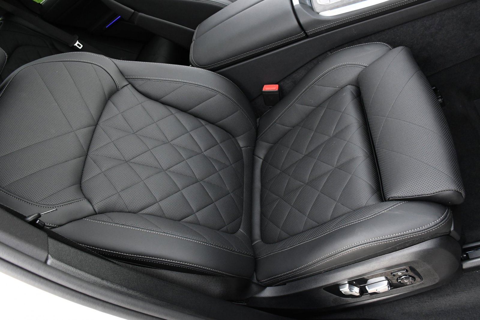 Used 2026 BMW X5 xDrive40i w/ Climate Comfort Package image 21