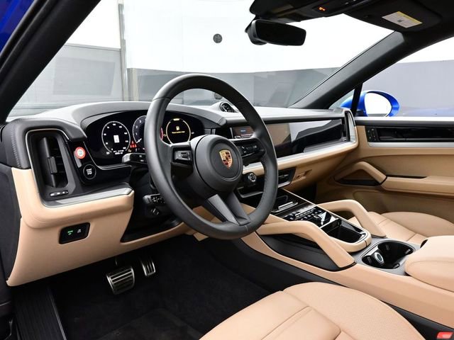 Certified 2025 Porsche Cayenne S AWD/4WD image 4