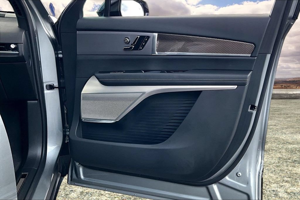 Certified 2026 Cadillac Vistiq Premium Luxury w/ LPO, Floor Liner Package AWD/4WD image 29