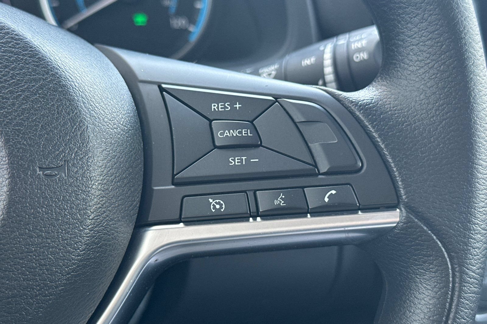 Certified 2025 Nissan Leaf S FWD image 28