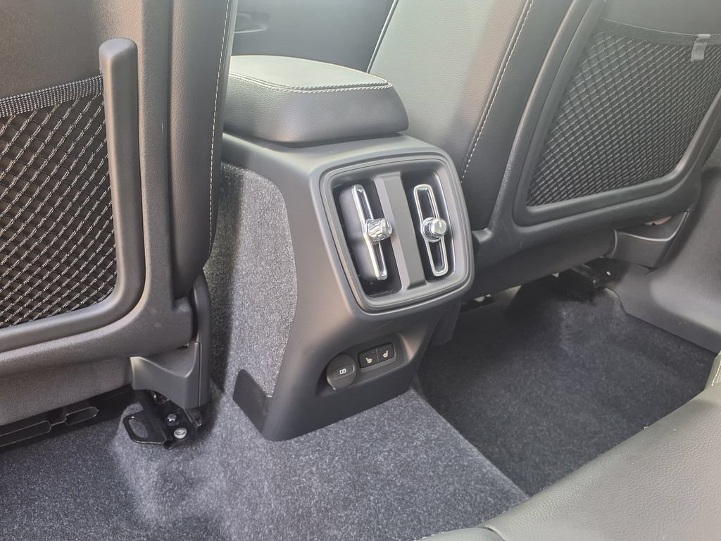 Certified 2023 Volvo XC40 B5 Ultimate w/ Protection Package Premier AWD/4WD image 18