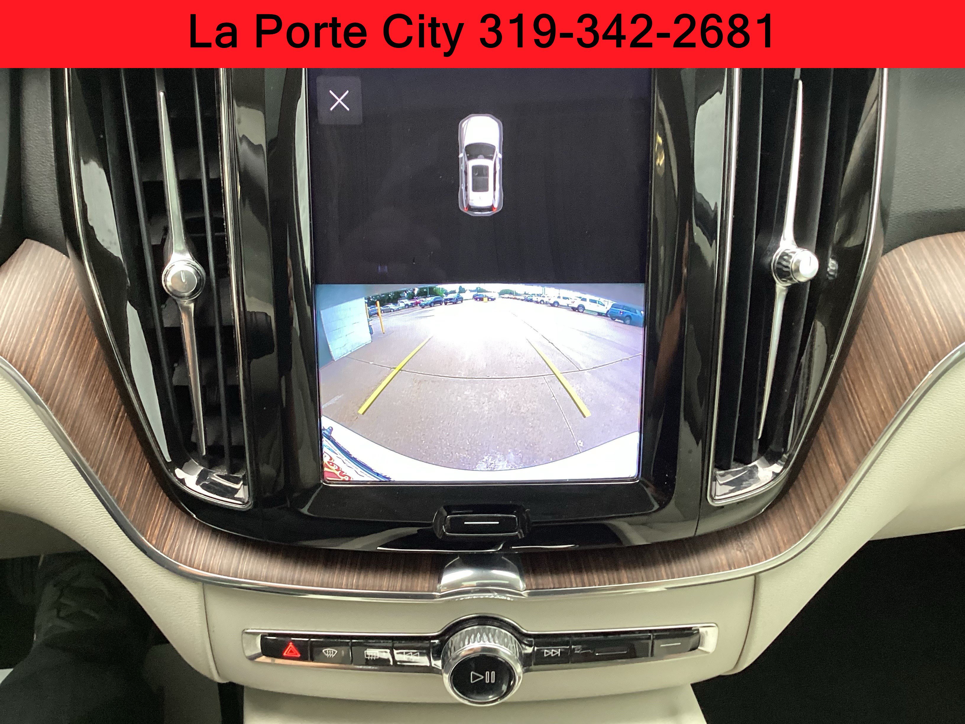 Used 2022 Volvo XC60 B5 Momentum AWD/4WD image 14