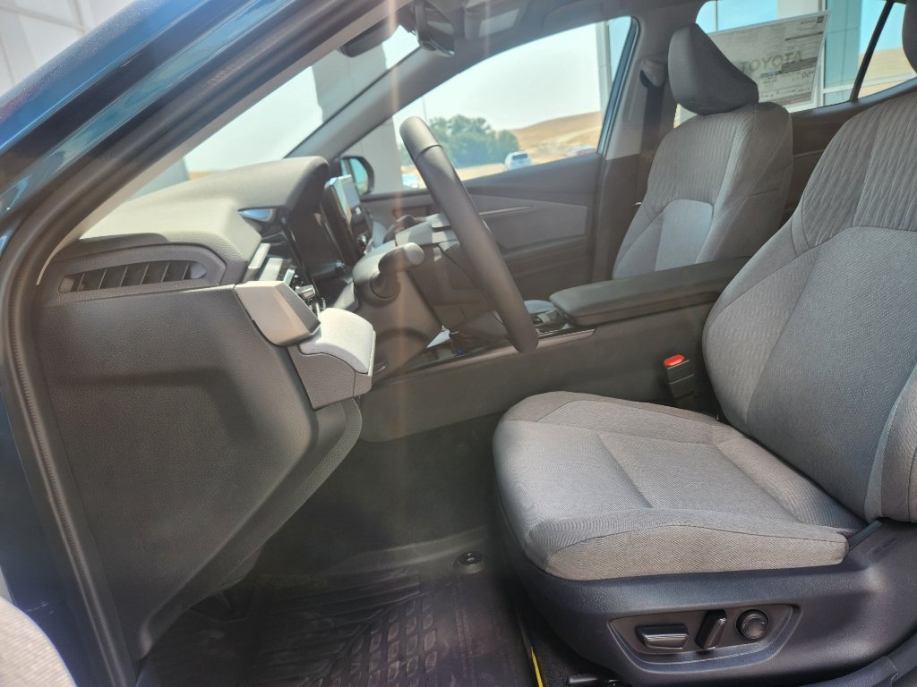 New 2026 Toyota Camry LE w/ Convenience Package AWD/4WD image 15