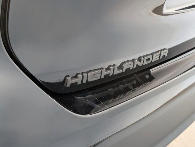Used 2024 Toyota Highlander LE FWD image 10