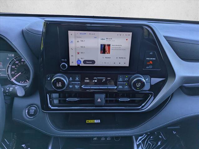 Used 2023 Toyota Highlander XLE image 13