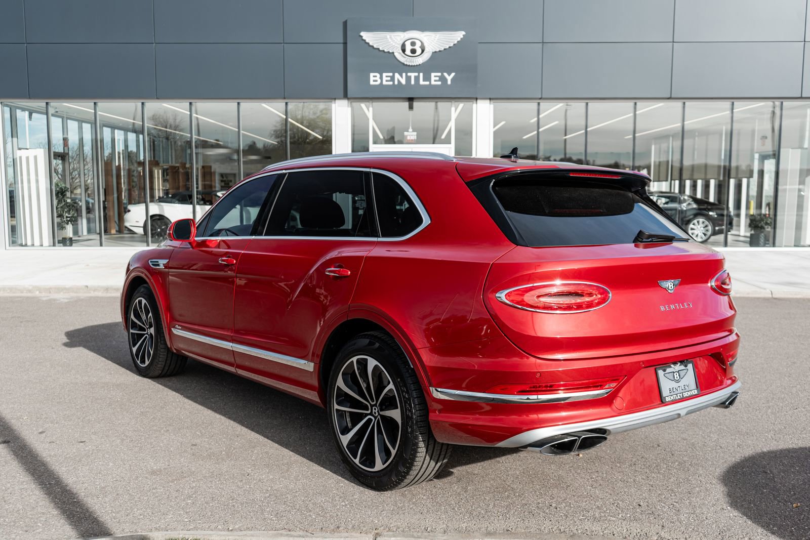 Used 2024 Bentley Bentayga Extended Wheelbase image 3