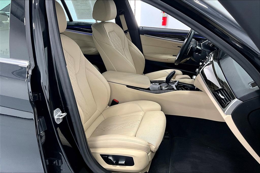 Used 2023 BMW 530i w/ Premium Package image 10