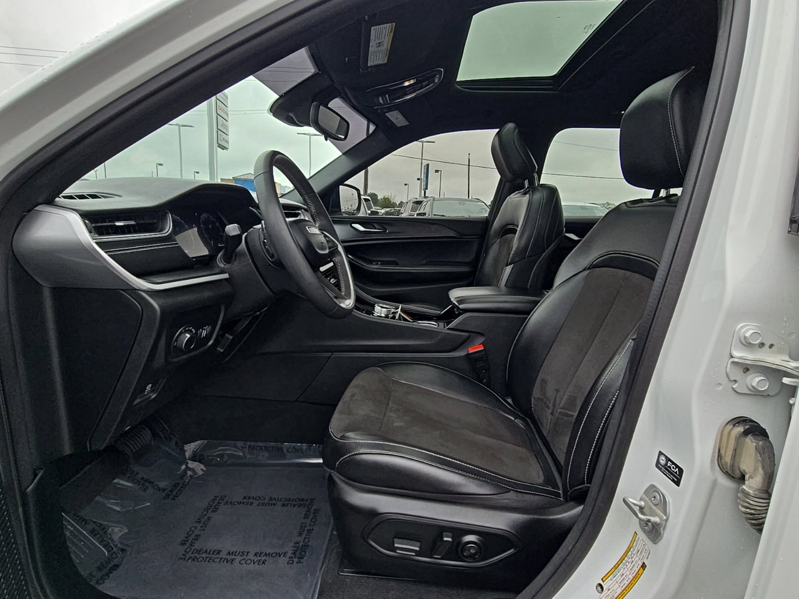 Used 2023 Jeep Grand Cherokee Altitude AWD/4WD image 10