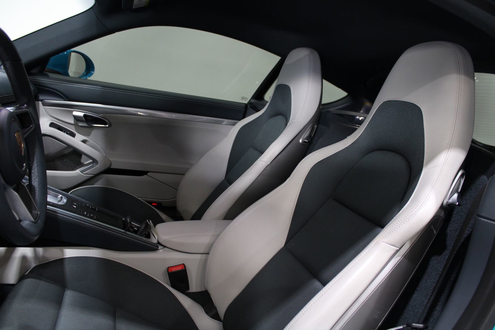 Used 2018 Porsche 718 Cayman image 23