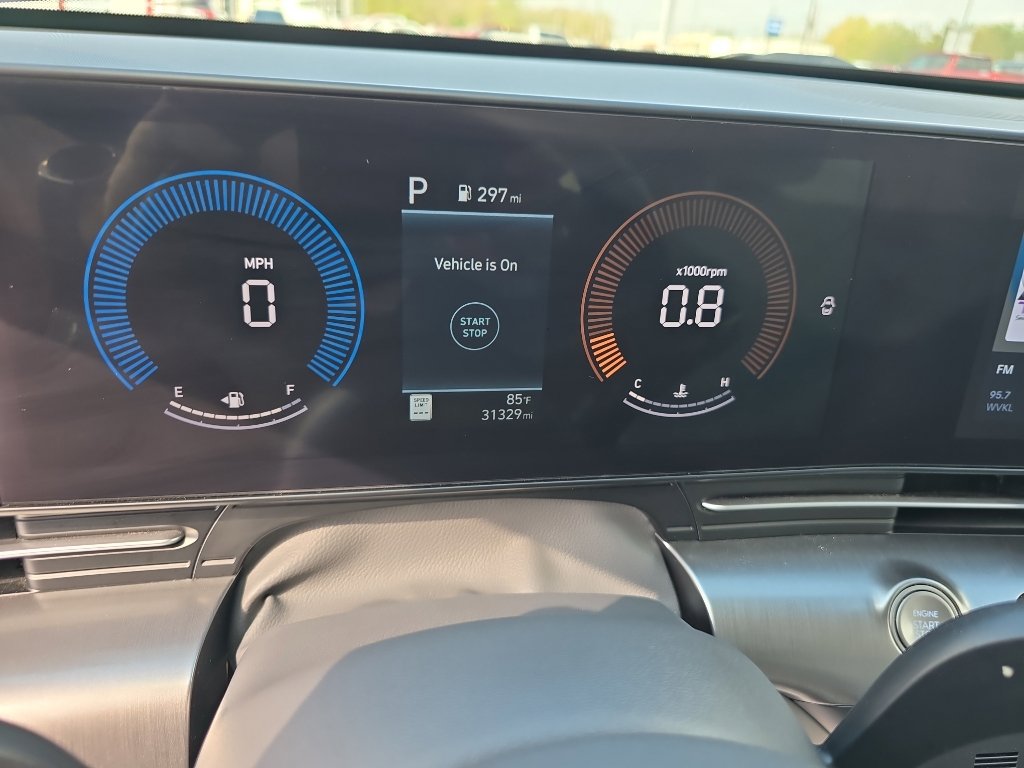 Used 2025 Hyundai Kona SEL FWD image 21