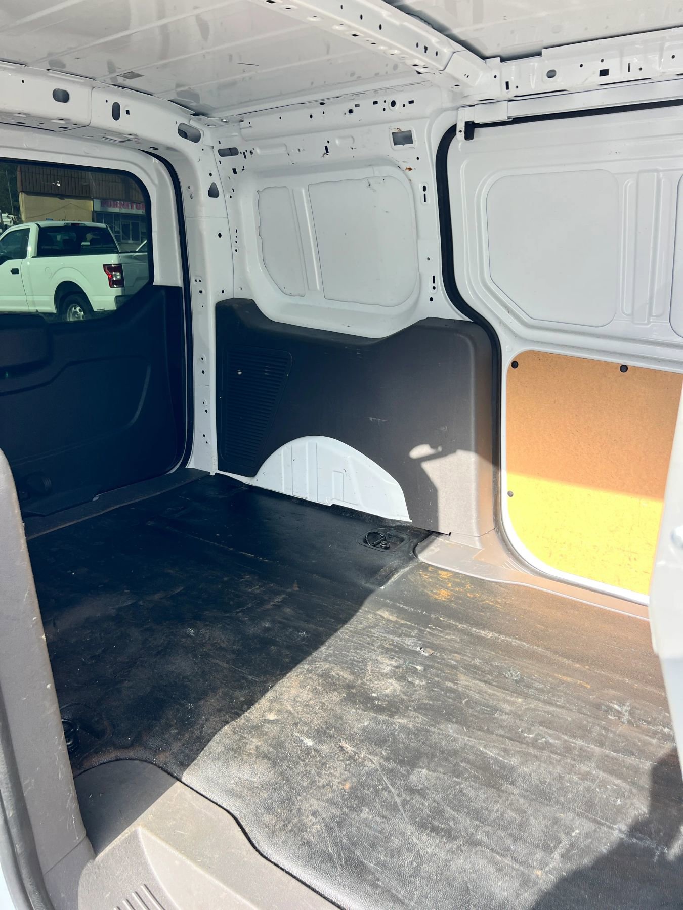 Used 2022 Ford Transit Connect XL image 17